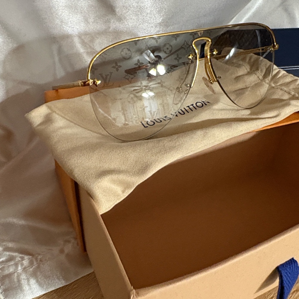 Louis Vuitton Gold Frame Rimless Gradient Sunglasses with Monogramed Lenses - Picture 2 of 11